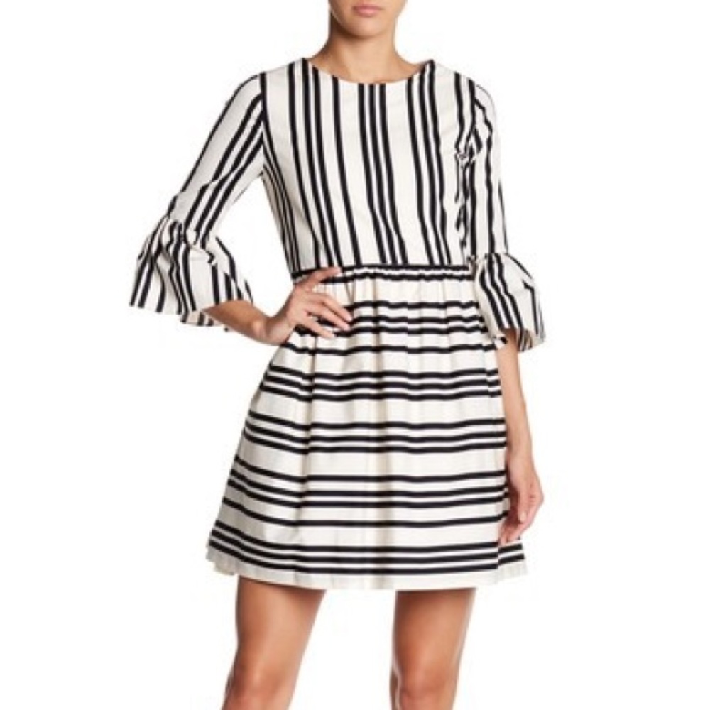 Alice + Olivia Augusta Ruffle Sleeve Dress